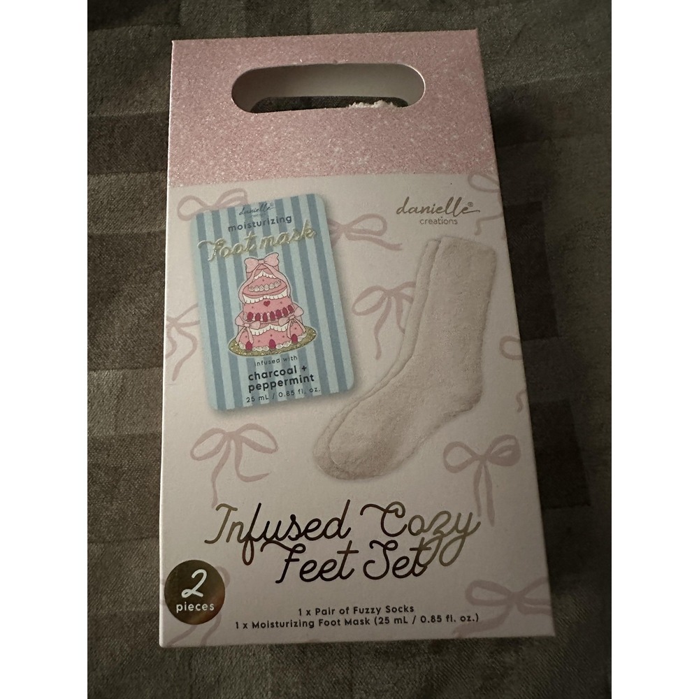 Danielle Creations Pink Infused Cozy Feet Set Fuzzy‎ Socks Foot Mask Peppermint